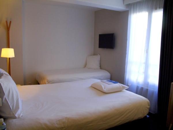 Kyriad Hotel Brest : photo 6 de la chambre chambre triple avec 1 lit double et 1 lit simple
