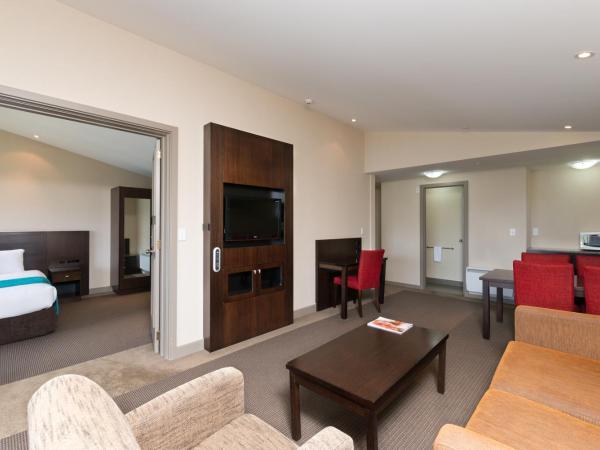 Copthorne Hotel & Resort Lakefront Queenstown : photo 3 de la chambre suite junior avec balcon - vue sur lac