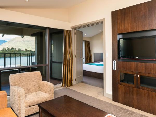 Copthorne Hotel & Resort Lakefront Queenstown : photo 4 de la chambre suite junior avec balcon - vue sur lac