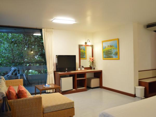 Nern Chalet Beachfront Hotel : photo 5 de la chambre chambre deluxe avec balcon