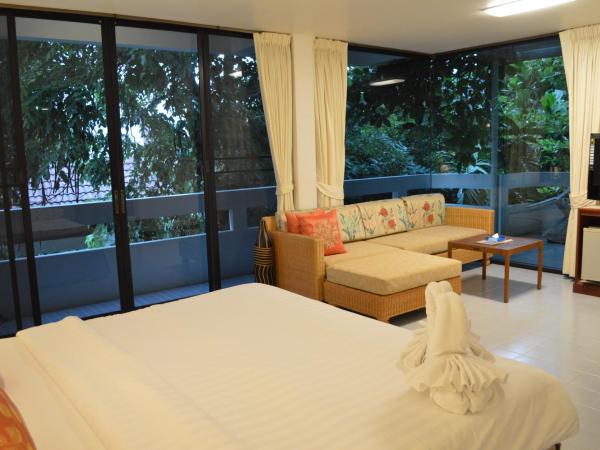 Nern Chalet Beachfront Hotel : photo 6 de la chambre chambre deluxe avec balcon