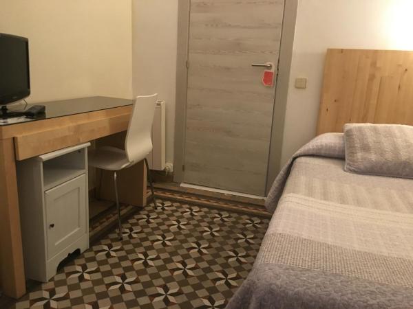 Hostal Eixample : photo 1 de la chambre chambre simple standard avec salle de bains privative