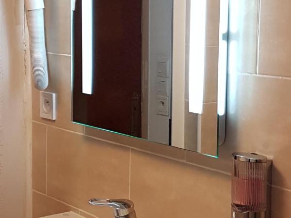 Hôtel Napoléon : photo 5 de la chambre chambre familiale confort