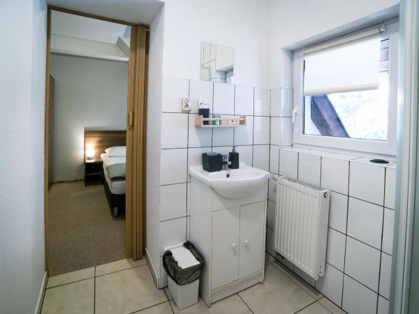 Gościniec Lizawka : photo 3 de la chambre chambre lit king-size - vue sur jardin