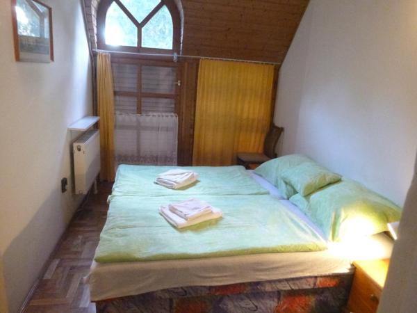 Oleander B&B : photo 8 de la chambre chambre double ou lits jumeaux avec salle de bains commune