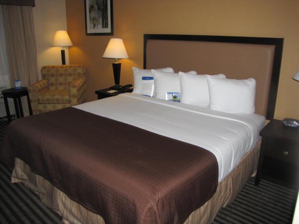 Baymont by Wyndham Dallas/ Love Field : photo 7 de la chambre studio suite with a king bed, non-smoking