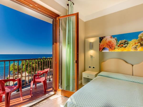 Hotel El Balear : photo 4 de la chambre chambre double ou lits jumeaux supérieure - vue sur mer