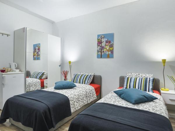 Top Center Rooms & Studio : photo 2 de la chambre chambre double ou lits jumeaux Économique