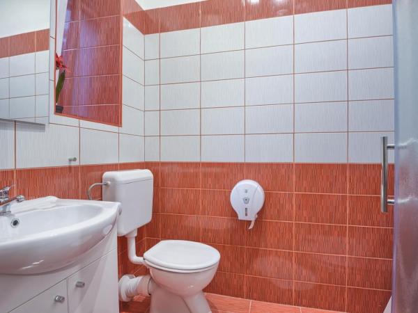 Top Center Rooms & Studio : photo 4 de la chambre chambre double ou lits jumeaux Économique