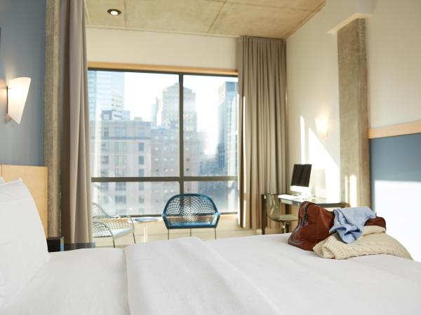 Le Dauphin Montréal Centre-Ville : photo 2 de la chambre chambre lit king-size exécutive