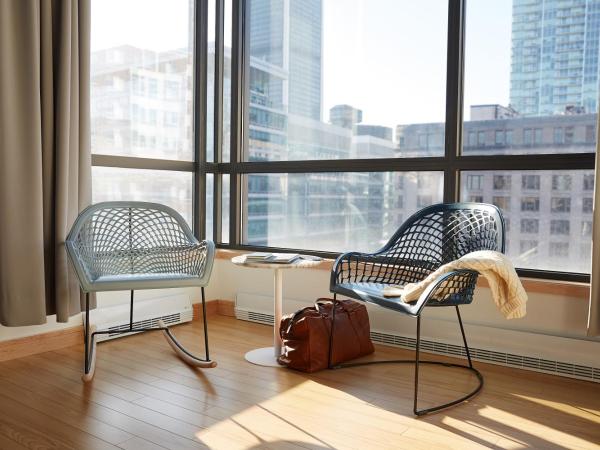 Le Dauphin Montréal Centre-Ville : photo 3 de la chambre chambre lit king-size exécutive