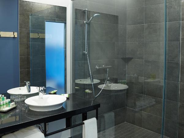 Le Dauphin Montréal Centre-Ville : photo 5 de la chambre chambre lit king-size exécutive