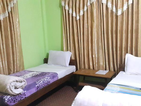 Hotel Bishram : photo 4 de la chambre chambre lits jumeaux Économique avec salle de bains commune