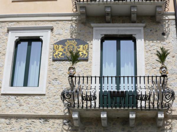 I Due Grifoni Studio Flat : photo 4 de la chambre suite avec balcon