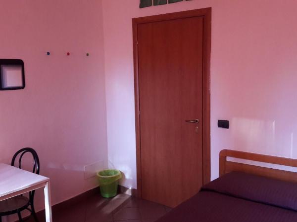 Hotel Brivio : photo 8 de la chambre chambre double avec salle de bains commune