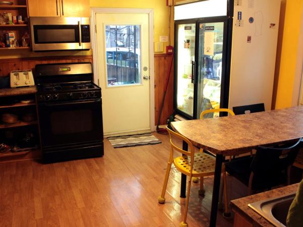 Ottawa Backpackers Inn : photo 2 de la chambre lit simple dans dortoir de 10 lits