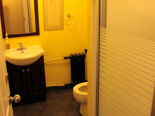 Ottawa Backpackers Inn : photo 4 de la chambre lit simple dans dortoir de 10 lits