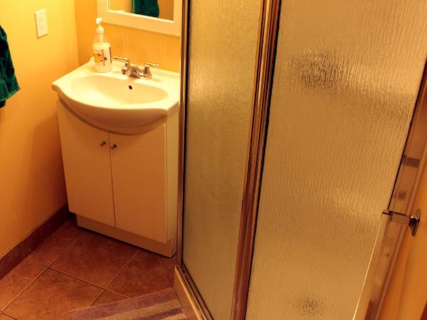 Ottawa Backpackers Inn : photo 1 de la chambre lit simple dans dortoir de 4 lits