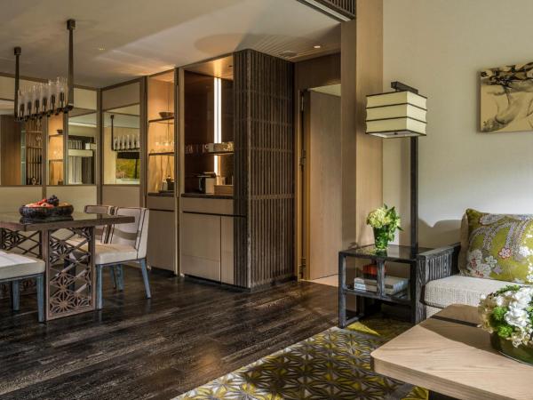 Four Seasons Hotel Kyoto : photo 2 de la chambre one bedroom heritage garden residence two double