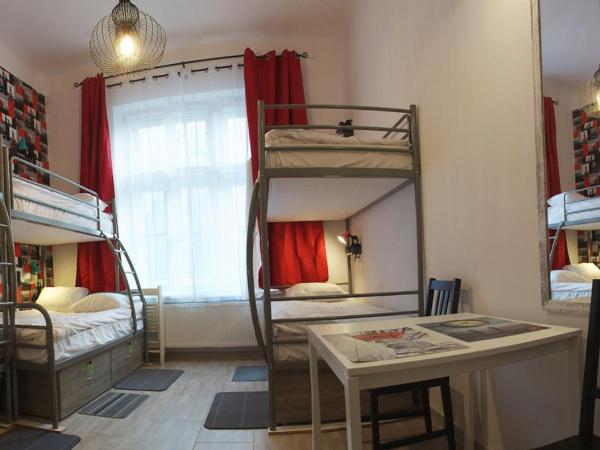 Hostel Lwowska 11 : photo 2 de la chambre lit dans dortoir mixte de 6 lits