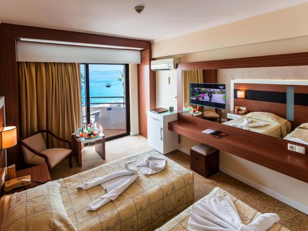 Derici Hotel : photo 3 de la chambre chambre double ou lits jumeaux (2 adultes + 1 enfant) - vue sur mer