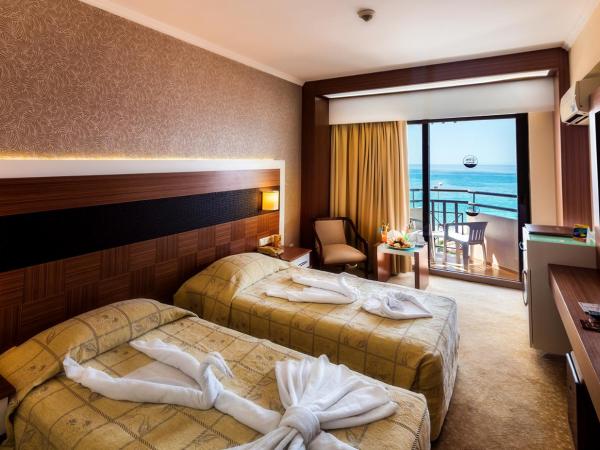 Derici Hotel : photo 4 de la chambre chambre double ou lits jumeaux (2 adultes + 1 enfant) - vue sur mer