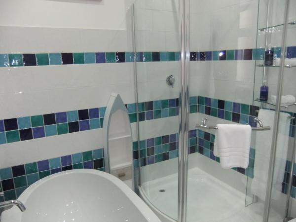 FourRooms - Couples Only : photo 4 de la chambre superior super king room - summer