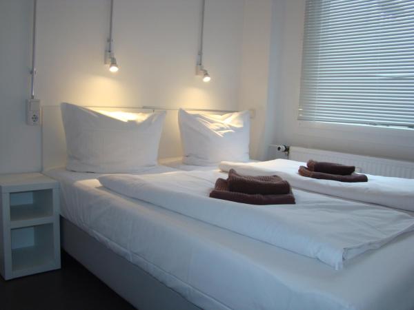 BNB near Brandenburg Gate - Rooms & Apartments : photo 8 de la chambre chambre double avec salle de bains commune