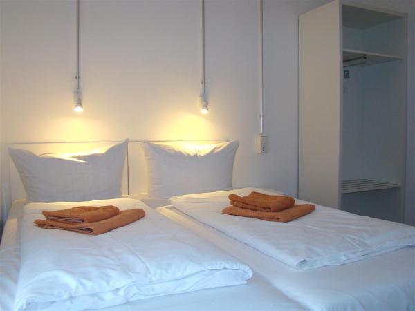 BNB near Brandenburg Gate - Rooms & Apartments : photo 2 de la chambre chambre double avec salle de bains commune