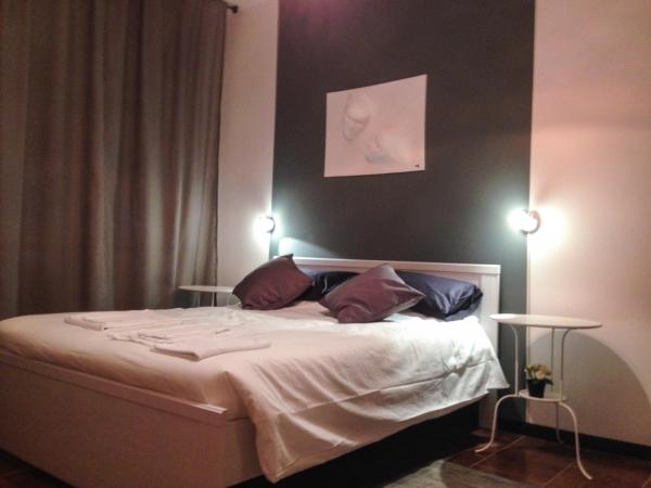 B&B Piccinni 191 : photo 5 de la chambre chambre triple avec salle de bains privative séparée