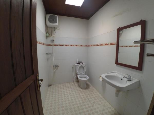 Alam Jogja Resort Mitra RedDoorz : photo 7 de la chambre chambre lits jumeaux