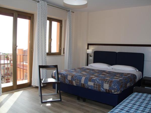 Residence Circe : photo 7 de la chambre chambre double ou lits jumeaux - vue sur mer