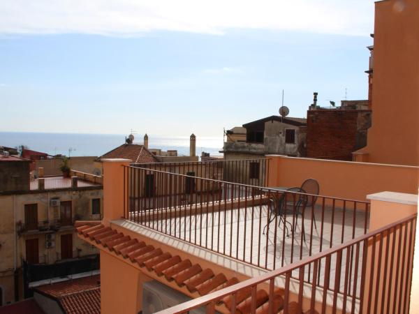 Residence Circe : photo 3 de la chambre chambre double ou lits jumeaux - vue sur mer