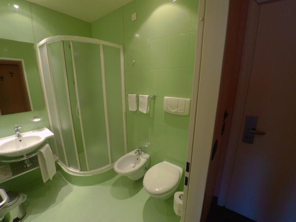 Hotel Ada : photo 4 de la chambre chambre double