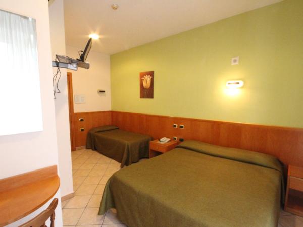 Hotel Zara Napoli : photo 5 de la chambre chambre triple