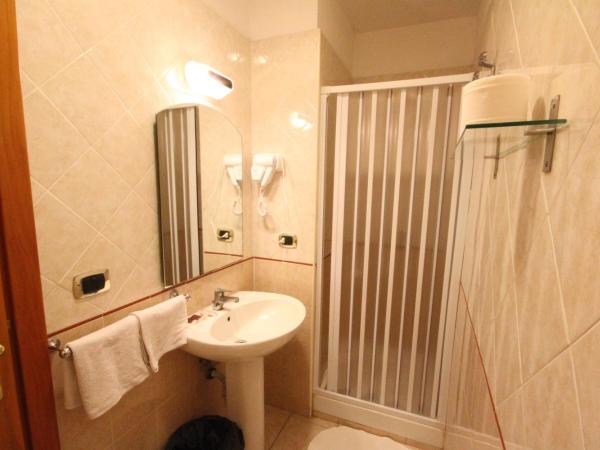 Hotel Zara Napoli : photo 7 de la chambre chambre double