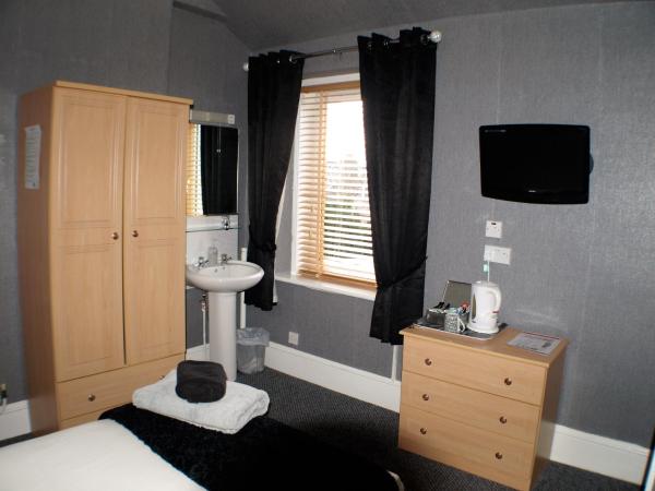 Vaila Guest House : photo 2 de la chambre chambre lits jumeaux avec douche et toilettes communes