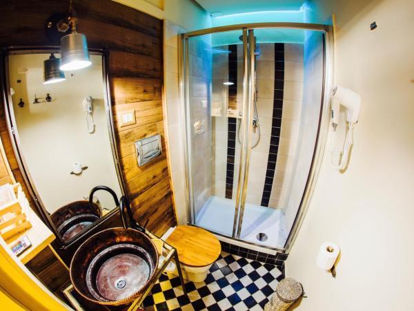 Grand Tour Design Guest House Catania : photo 3 de la chambre chambre double avec balcon