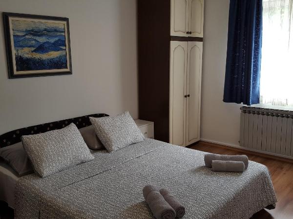 Guest House Jole : photo 3 de la chambre chambre double avec terrasse - vue sur jardin