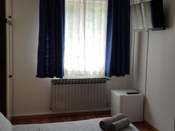 Guest House Jole : photo 4 de la chambre chambre double avec terrasse - vue sur jardin