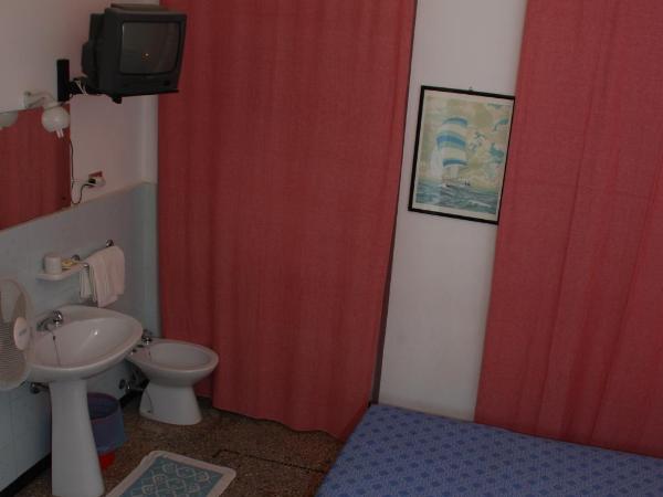 Hotel Major : photo 9 de la chambre chambre double standard avec salle de bains commune