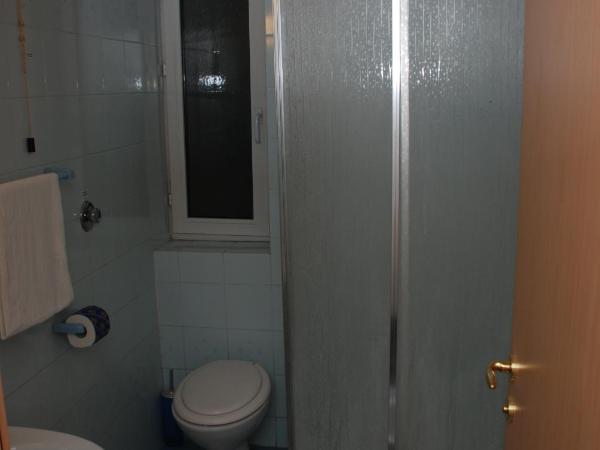 Hotel Major : photo 3 de la chambre chambre simple standard avec salle de bains commune