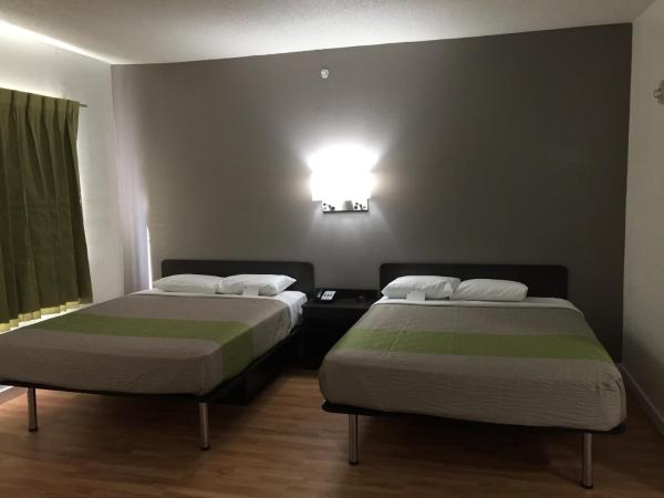 Studio 6-Dallas, TX : photo 9 de la chambre suite lit queen-size de luxe - non-fumeurs