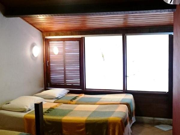 Laranjeiras Hostel : photo 8 de la chambre chambre triple avec salle de bains privative