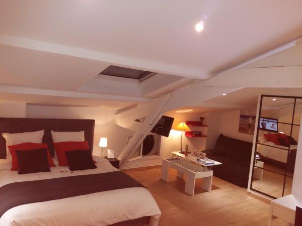 Chambres d'Hôtes LA PASTOURELLE Royan centre : photo 9 de la chambre chambre double confort avec salle de bains privative