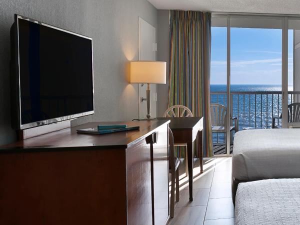 Crown Reef Beach Resort and Waterpark : photo 2 de la chambre hébergement lit queen-size avec coin cuisine - côté océan 