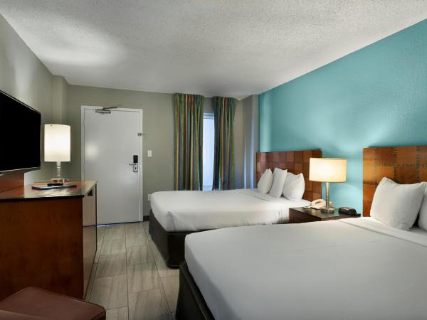 Crown Reef Beach Resort and Waterpark : photo 3 de la chambre suite queen front de mer