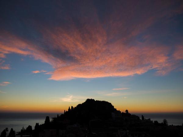 Tauromenion Guest House : photo 1 de la chambre studio - vue sur mer