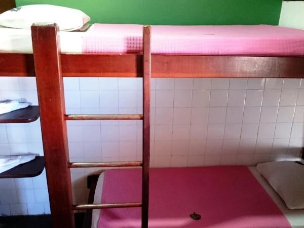 Laranjeiras Hostel : photo 2 de la chambre petite chambre lits jumeaux