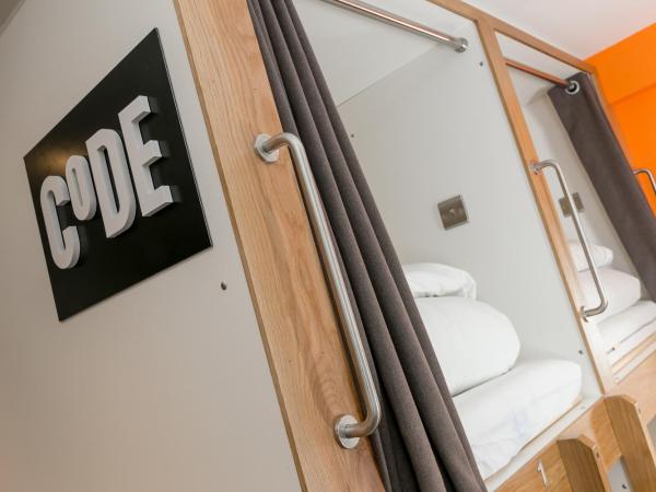CoDE Co-Living - The LoFT - Edinburgh : photo 2 de la chambre capsule dans dortoir mixte de 3 lits